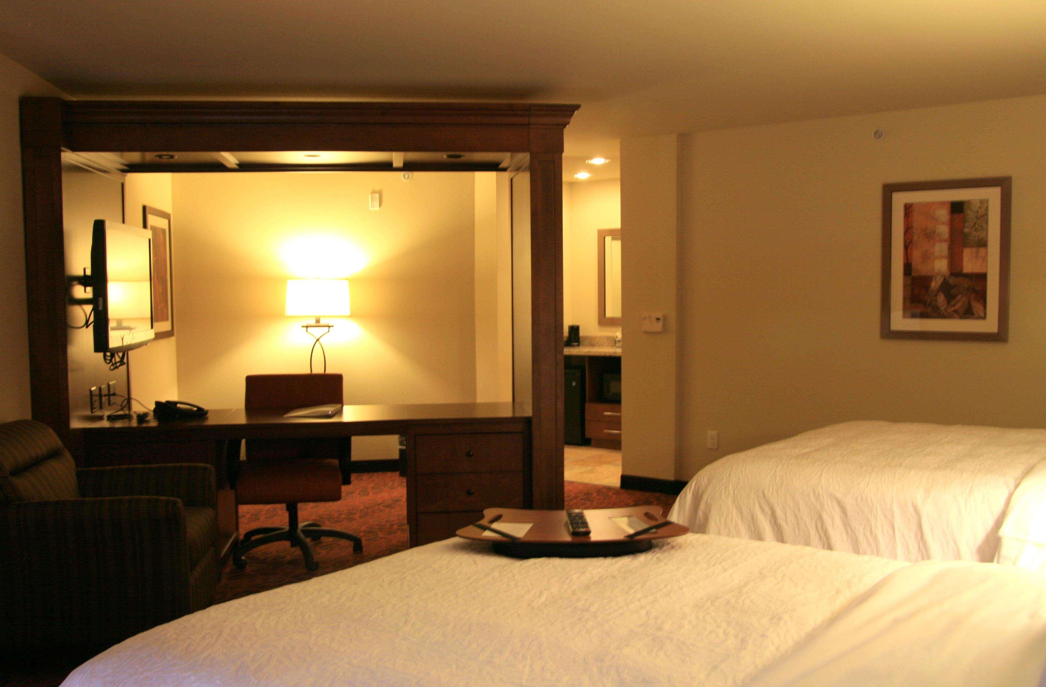 Hampton Inn And Suites Seattle - Airport / 28Th Avenue Ситак Экстерьер фото