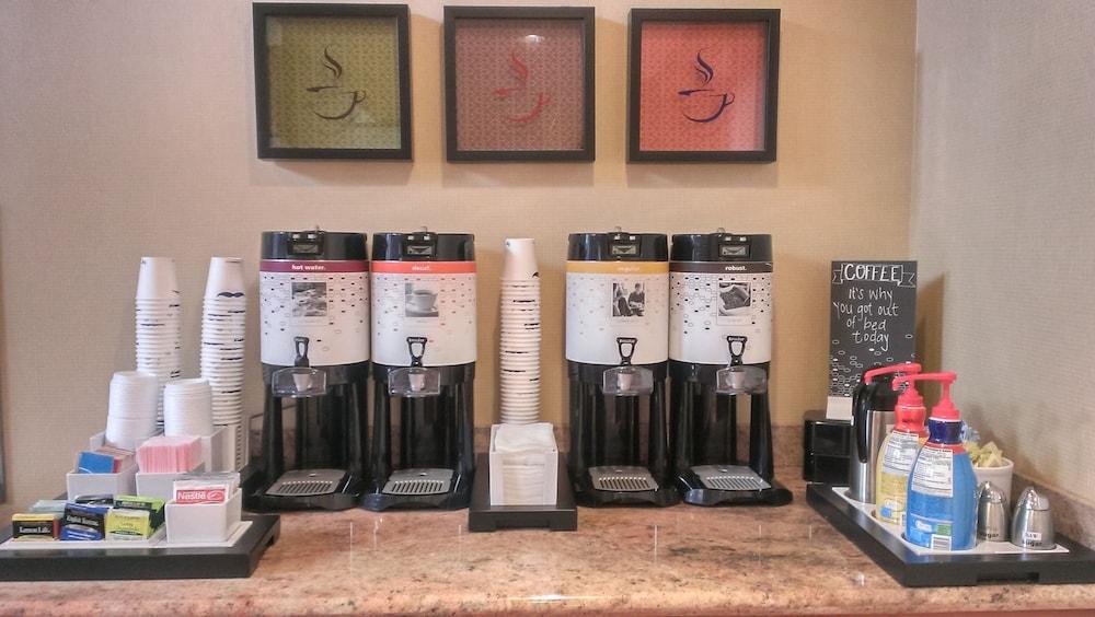 Hampton Inn And Suites Seattle - Airport / 28Th Avenue Ситак Экстерьер фото