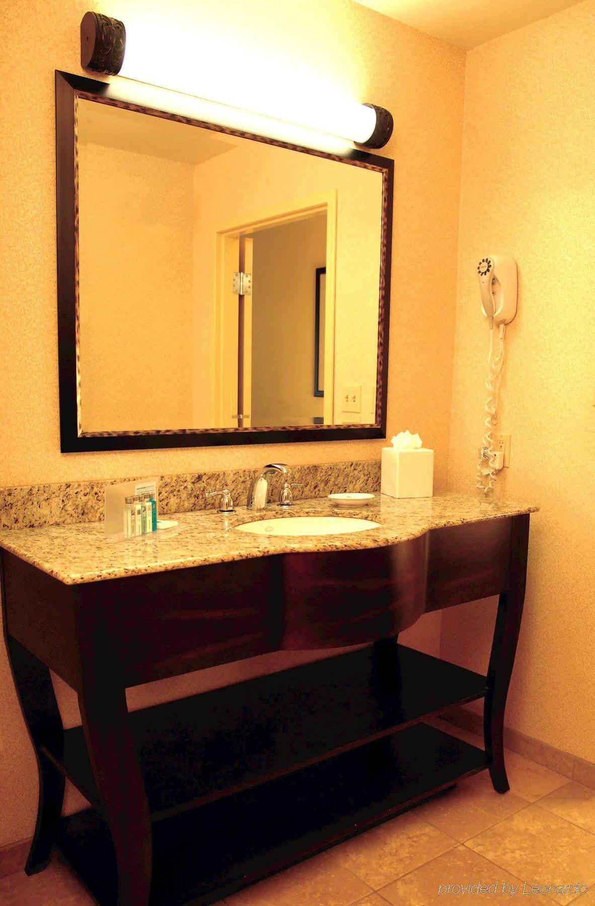 Hampton Inn And Suites Seattle - Airport / 28Th Avenue Ситак Экстерьер фото