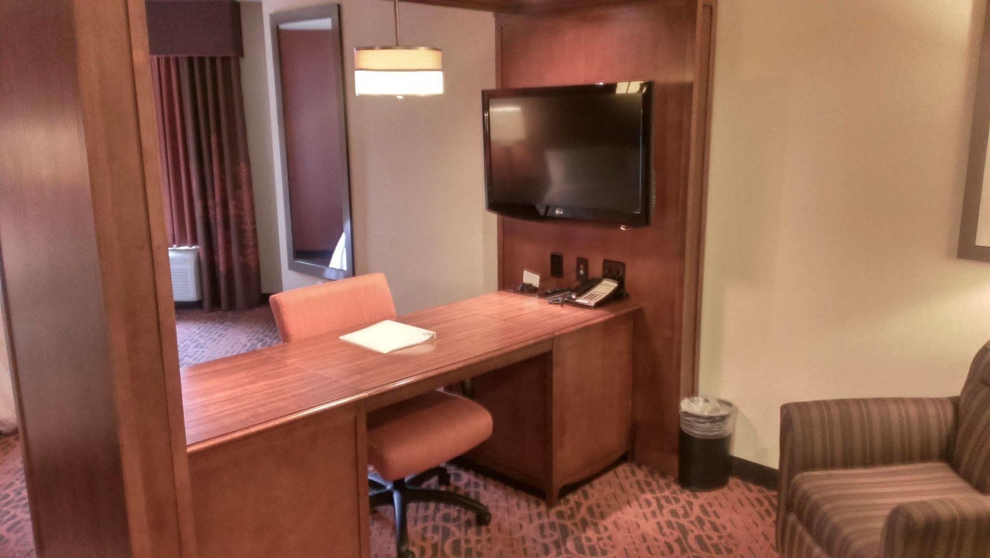 Hampton Inn And Suites Seattle - Airport / 28Th Avenue Ситак Экстерьер фото