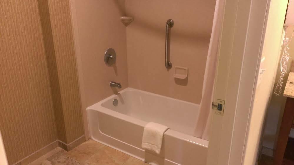 Hampton Inn And Suites Seattle - Airport / 28Th Avenue Ситак Экстерьер фото